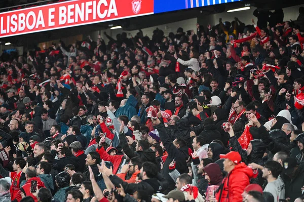 Lizbon, Portekiz. 28 Ocak 2026 'da Lizbon' daki Estadio da Luz 'da Real Madrid' e karşı yapılan Benfica maçında taraftarlar takımı alkışladılar..