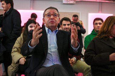 Lizbon, Portekiz. 5 Şubat 2026. Başkan adayı Antonio Jose Seguro Alvalade, Lizbon 'daki AIHub Unicorn Fabrikasını ziyaret etti. Aday, yenilik ve dijital ekonomi hakkında görüşmek üzere girişimcilerle bir araya geldi..