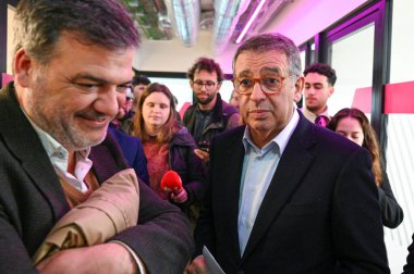 Lizbon, Portekiz. 5 Şubat 2026. Başkan adayı Antonio Jose Seguro Alvalade, Lizbon 'daki AIHub Unicorn Fabrikasını ziyaret etti. Aday, yenilik ve dijital ekonomi hakkında görüşmek üzere girişimcilerle bir araya geldi..