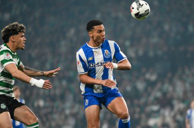 Lizbon, Portekiz. 3 Mart 2026. FC Porto 'nun Alberto defansı, Lizbon' daki Estadio Jose Alvalade 'de Portekiz' in Taca de Portekiz yarı final ilk ayağı için FC Porto 'ya karşı CP' de top sürüyor..