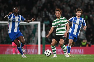 Lizbon, Portekiz. 3 Mart 2026. Hidemasa Morita Sporting CP 'nin orta saha oyuncusu Lizbon' daki Estadio Jose Alvalade 'de oynanan Taca de Portugal yarı final maçında FC Porto' ya karşı mücadele ediyor..