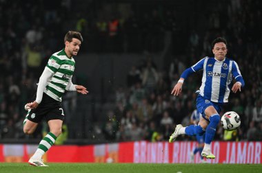 Lizbon, Portekiz. 3 Mart 2026. FC Porto 'nun Pepe forveti, Sporting CP' de Daniel Braganca 'ya karşı, Lizbon' daki Estadio Jose Alvalade 'de Taca de Portugal yarı finalinde FC Porto' ya karşı orta saha oyuncusu..