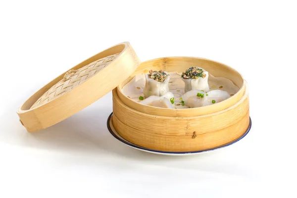 Dim sum em cesta de bambu — Fotografia de Stock