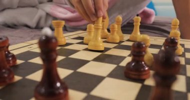 Satranç tahtasında satranç