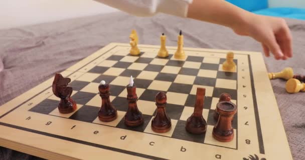 Schach auf dem Schachbrett — Stockvideo