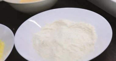 Kızartma tavası için et pişiriyorum.