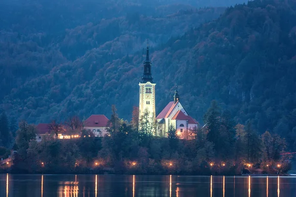 Церква Паломництва Марії Знаменитому Альпійському Озері Блед Проти Приголомшливого Лісистого — стокове фото