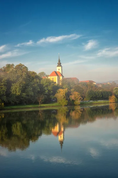 Γραφική Άποψη Της Zupnija Maribor Jozef Εκκλησία Ομιχλώδες Πρωινό Τοπίο — Φωτογραφία Αρχείου