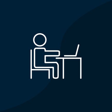 Adam masada dizüstü bilgisayar kutsal kişilerin resmi ile