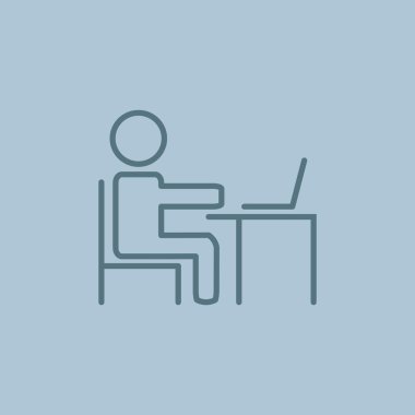 Adam masada dizüstü bilgisayar kutsal kişilerin resmi ile