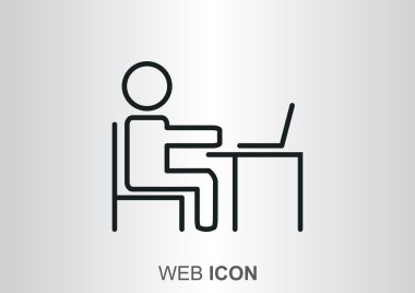 Adam masada dizüstü bilgisayar kutsal kişilerin resmi ile