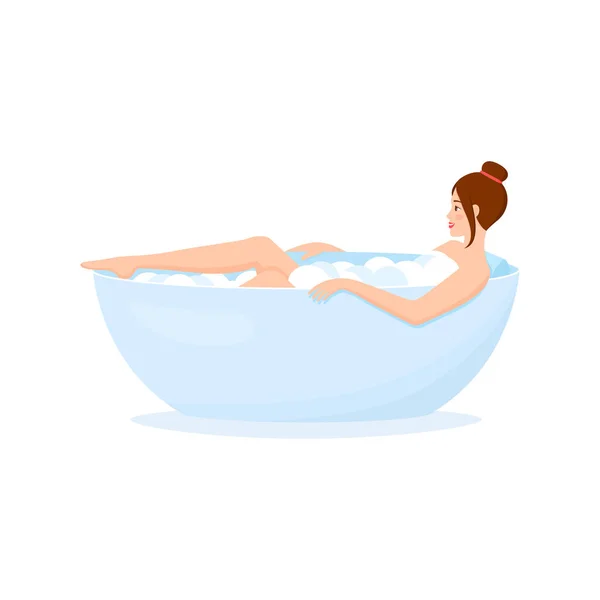 Mulher sorridente deitada na banheira cheia de espuma de sabão. Personagem de desenho animado feminino feliz tomando banho e relaxante. Relaxamento durante o procedimento de higiene ou spa. Ilustração vetorial colorida em estilo plano. — Vetor de Stock