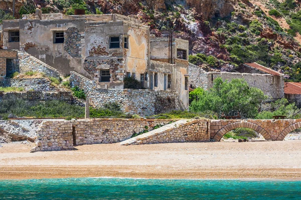 放棄された硫黄鉱山ビーチ、ミロス島、キクラデス諸島, ギリシャ — ストック写真