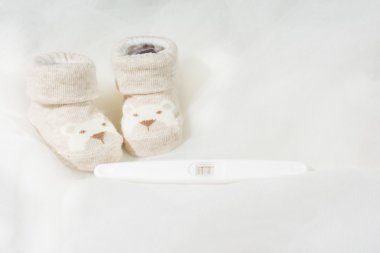 Yeni doğan bebek ve gebelik testi için çorap