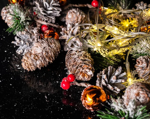 Árbol Navidad Con Juguetes Nieve Para Una Gran Postal — Foto de Stock