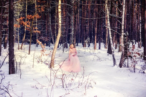Mujer Bosque Invierno Con Nieve —  Fotos de Stock