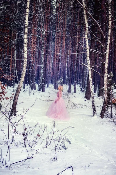 Mujer Bosque Invierno Con Nieve —  Fotos de Stock