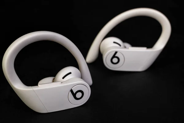 Kyiv Ukrayna 2020 Yakın Plan Yeni Powerbeats Pro Beats Dre — Stok fotoğraf