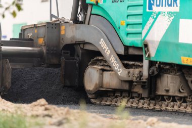 Novi Petrivci, Ukrayna - 9.04.2020: Hindi Onur 'un büyük yol yapımı