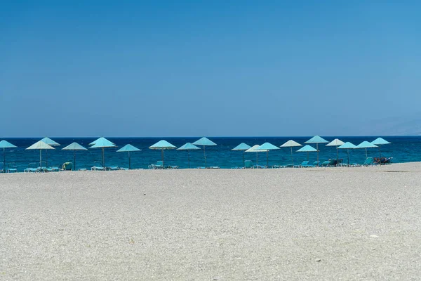 Plage Triopetra Avec Beaucoup Gros Rochers Eau Bleue Île Crète — Photo