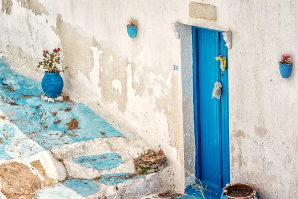 Hermoso callejón en Kastro, isla de Milos, Cícladas, Grecia — Foto de Stock