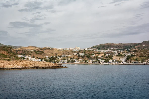 Vista del pueblo de Chorio y Psathi, isla de Kimolos, Cícladas, Grecia —  Fotos de Stock