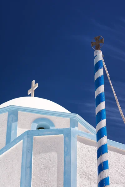 Los elementos griegos de la iglesia y el cielo azul —  Fotos de Stock