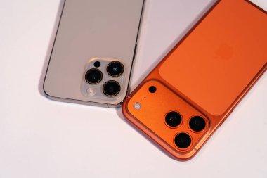 28.12.2025 - Kyiv, Ukrayna: Orange Apple Iphone 17 Pro Max vs Gold titanium Apple Iphone 14 Pro Max