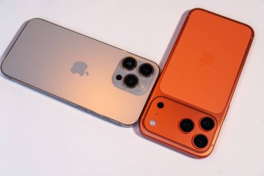 28.12.2025 - Kyiv, Ukrayna: Orange Apple Iphone 17 Pro Max vs Gold titanium Apple Iphone 14 Pro Max