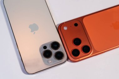 28.12.2025 - Kyiv, Ukrayna: Orange Apple Iphone 17 Pro Max vs Gold titanium Apple Iphone 14 Pro Max