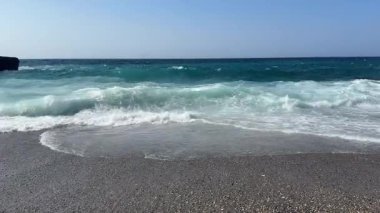 Girit Spilie sahilindeki fırtınalı deniz, Girit Adası, Rethymno