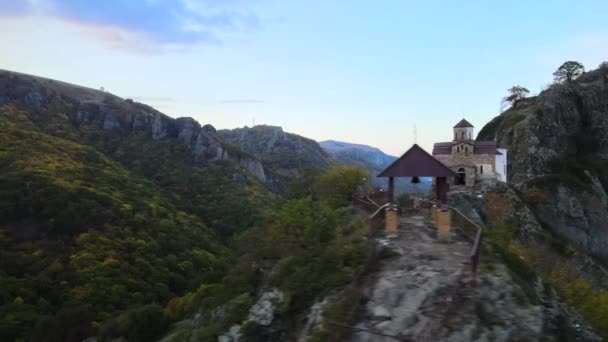 Χριστιανική Ενεργό Ναό Shoanin Αιώνας Karachay Cherkessia Teberda Ρωσία Βουνό — Αρχείο Βίντεο