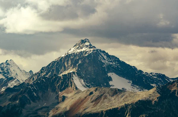 Grandeur Montagne Dombay Karachay Tcherkessie Photo De Stock