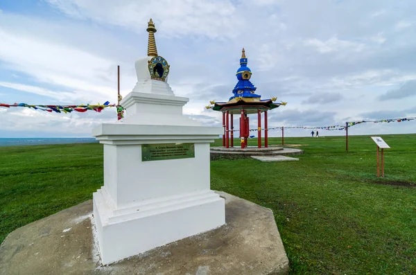 Pagoda, ritüel davul ve Budist sembollü bir stupa. Kalmykia Cumhuriyeti Konumu