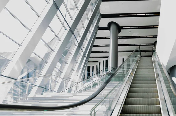 İş merkezindeki bekleme odası, havaalanı.