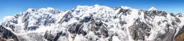 Het hoogste bergmassief van de Kaukasus, de zogenaamde Bezengi-muur — Stockfoto