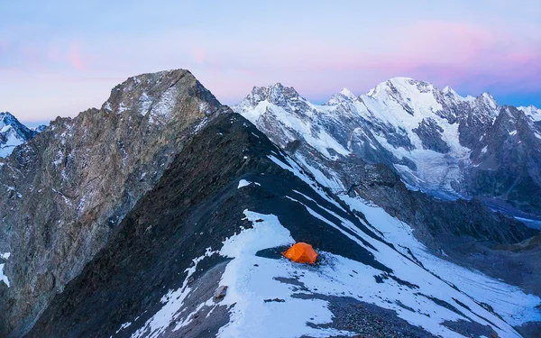 Lonely orange tent climbers in the high moutains — Stock Photo, Image