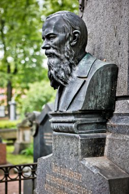 Fyodor Dostoyevski mezarda St. Petersburg, Rusya Federasyonu
