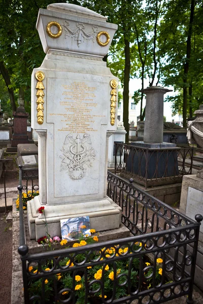 Ünlü bilim adamı ve mucidi Mikhail Lomonosov, St. Petersburg, Rusya'nın mezarı