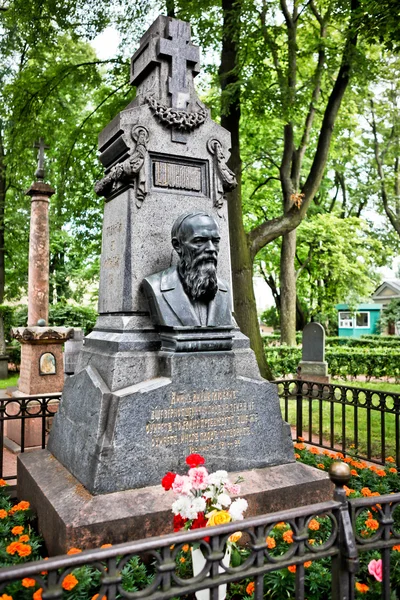 Túmulo de Fyodor Dostoyevsky em São Petersburgo, Rússia — Fotografia de Stock