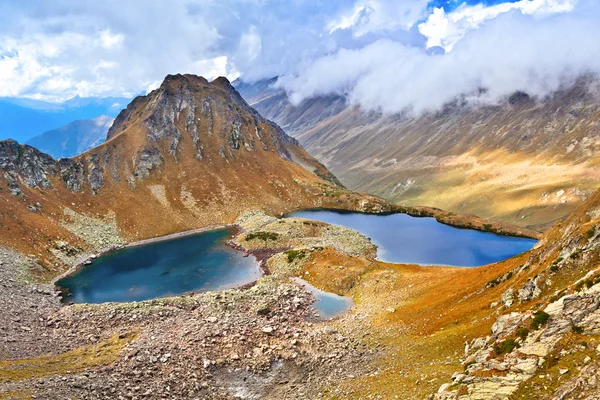 Vue depuis le col sur les deux lacs — Photo