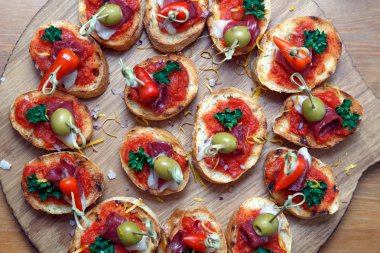 pinchos, tapas, İspanyol kanepeler, parti parmak gıda