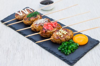 Tsukune - Japon tavuk köfte ızgara.