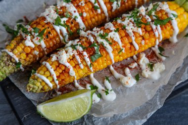 Izgarada mısır koçanı ahşap plaka, Meksika stili, Görünümü Kapat