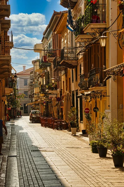JUNE 2017, NAFPLIO, GREECE Traditional cozy greek street in old town — Stock Photo, Image