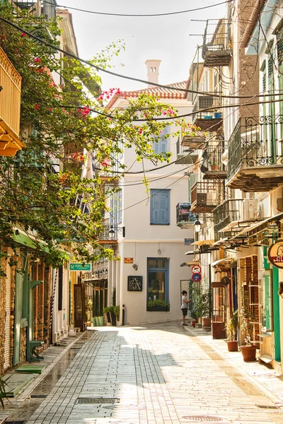 JUNE 2017, NAFFPLIO, GREECE - Traditional cozy greek street view in city Nafplio, Greece — Stock Photo, Image