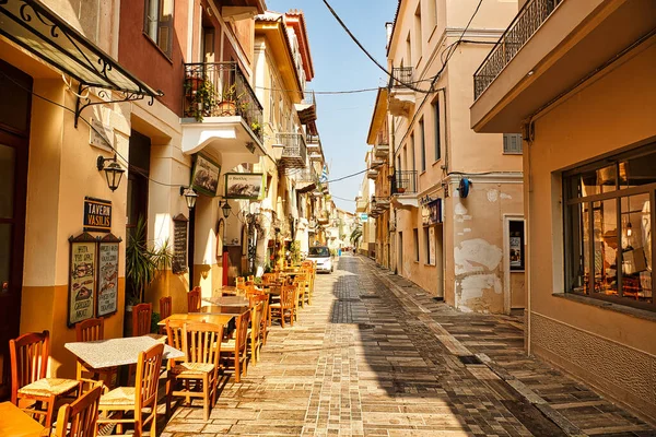 JUNE 2017, NAFFPLIO, GREECE - Traditional cozy greek street view in city Nafplio, Greece — Stock Photo, Image