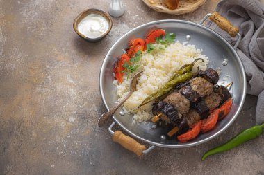 Türk kebabı veya patlıcan kebabı pirinçli şiş, kopyalama alanı