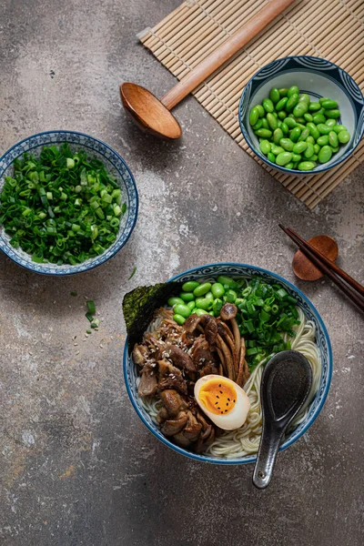 Salted ramen with chicken meat, marinated egg, edamame and onion — Stock Photo, Image