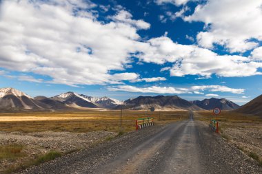 Çukotka yol tundra ve tepeler